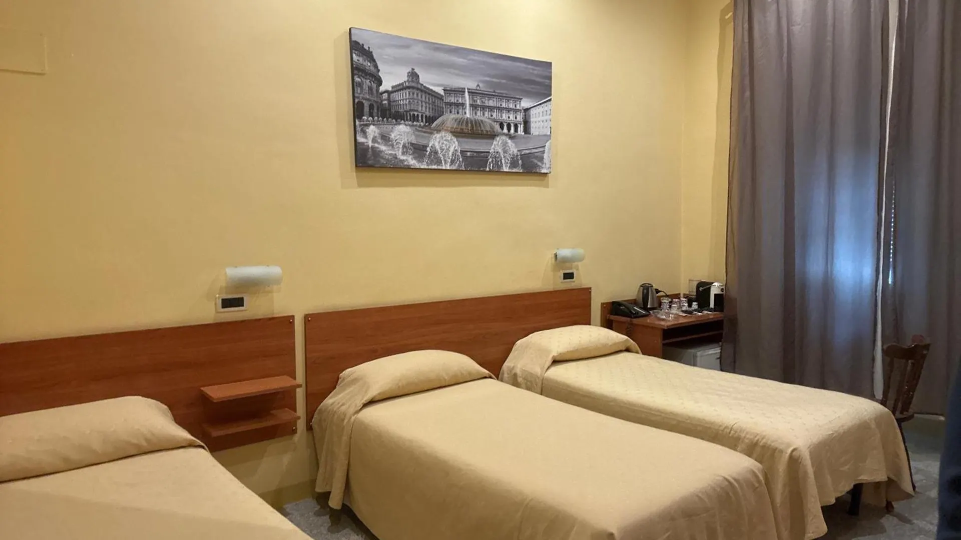 Albergo Parigi 제노바 0*,